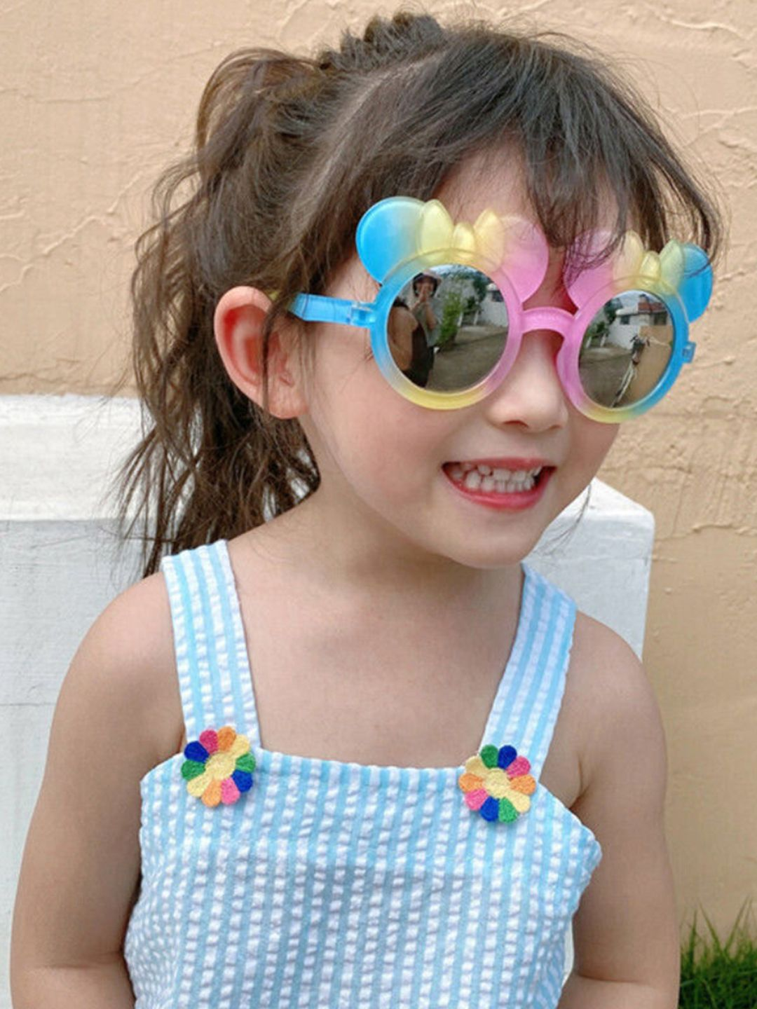 Kids' sunglasses